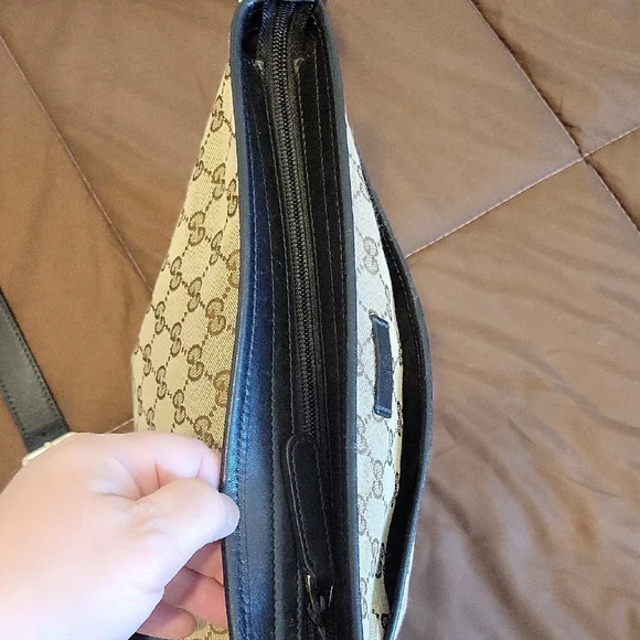 Gucci Beige GG Canvas Crossbody with Red and Green Web Stripe - Picture 9 of 16